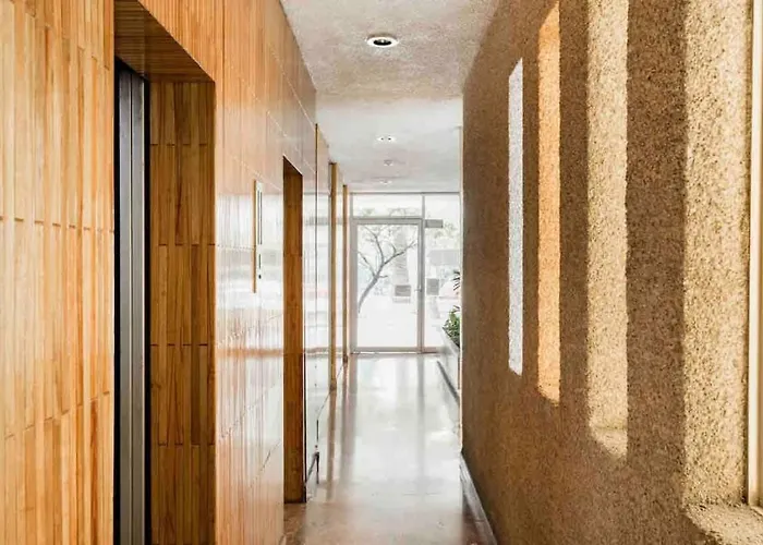 Location- Design And Comfort Fully Equipped *