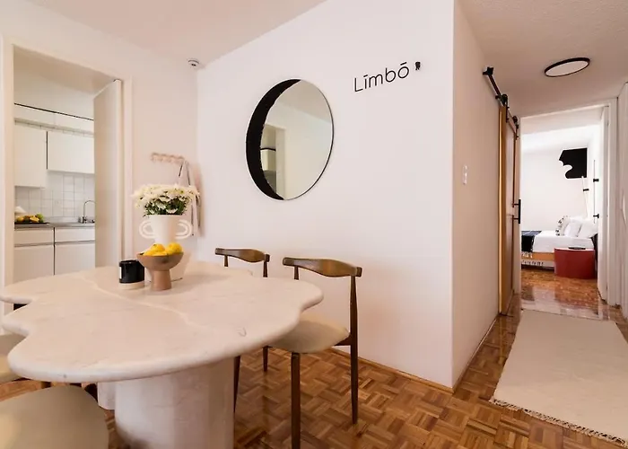 Location- Design And Comfort Fully Equipped *