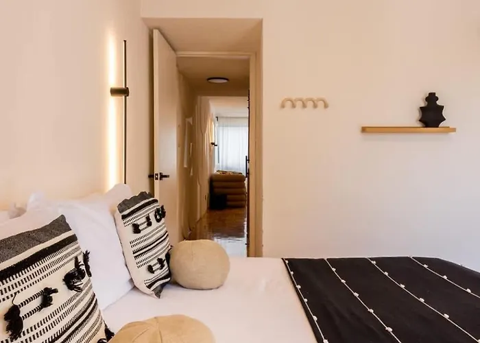 Location- Design And Comfort Fully Equipped *