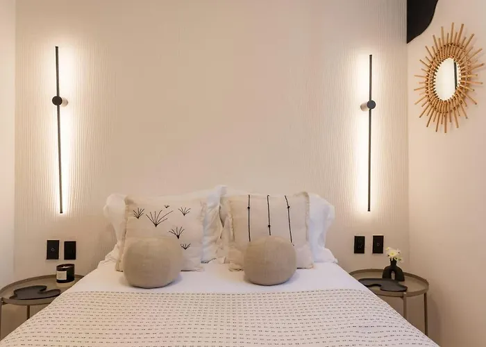 Location- Design And Comfort Fully Equipped