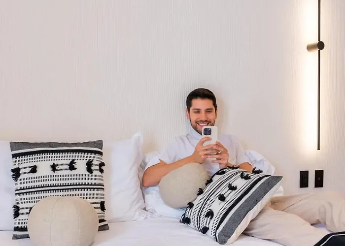 Location- Design And Comfort Fully Equipped *